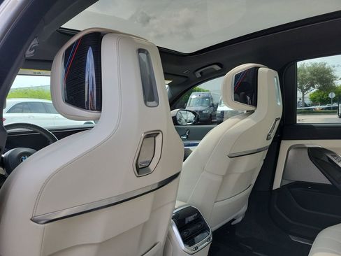 Used 2024 BMW 740i w/ Premium Package 2 RWD image 15