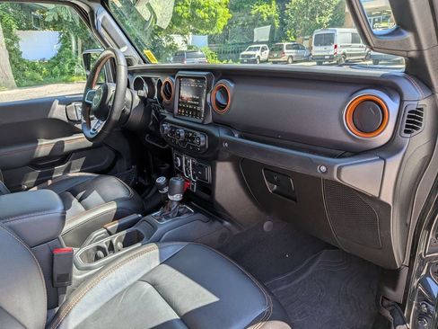 Used 2023 Jeep Gladiator Mojave w/ LED Lighting Group AWD/4WD image 25