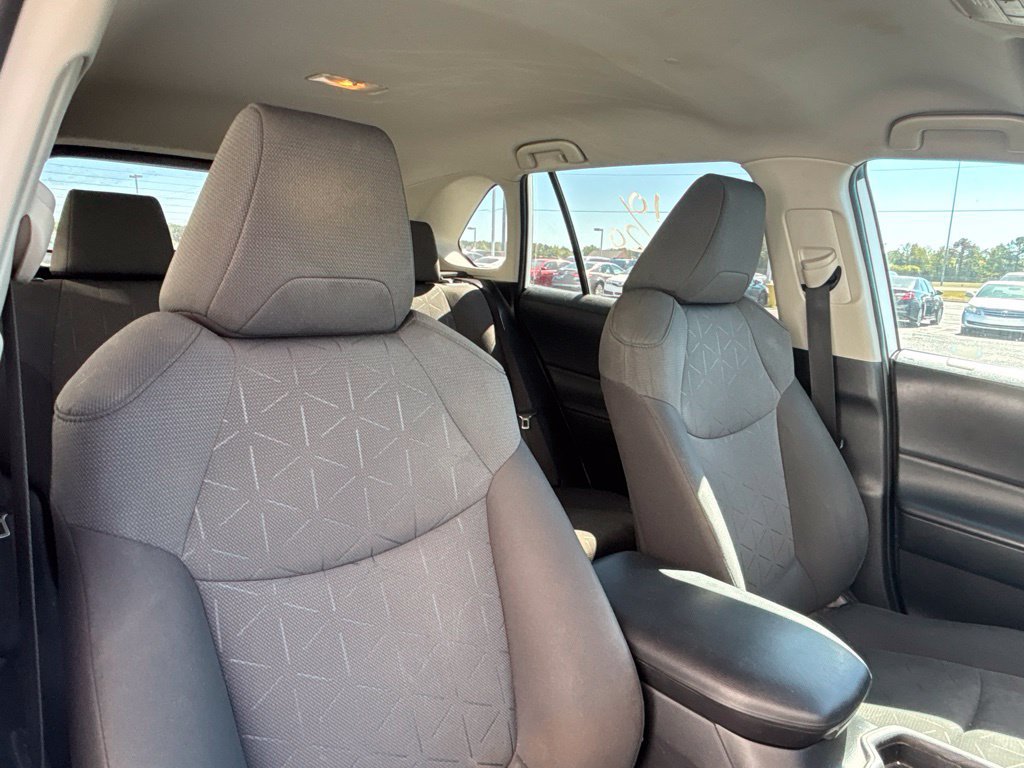 Used 2021 Toyota RAV4 XLE FWD image 17