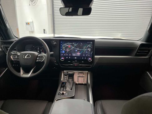 Used 2024 Lexus GX 550 AWD/4WD image 10