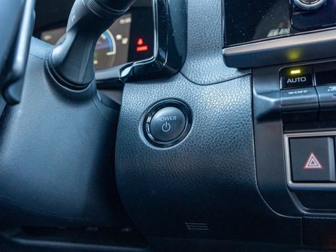 Used 2025 Toyota Camry SE w/ Convenience Package image 28