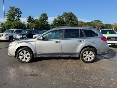 Used 2010 Subaru Outback 3.6R Limited AWD/4WD image 2