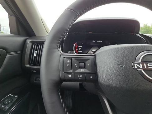 New 2026 Nissan Pathfinder Platinum FWD image 11