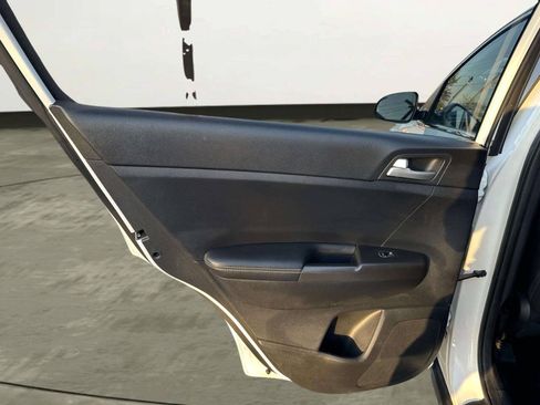 Used 2017 Kia Sportage LX FWD image 11