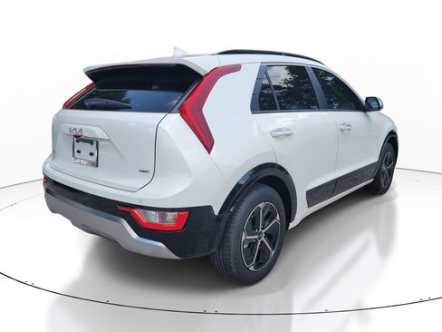 New 2025 Kia Niro SX image 3