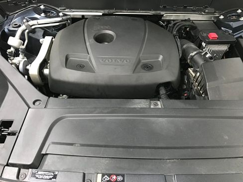 Used 2022 Volvo XC90 T5 Momentum w/ Climate Package AWD/4WD image 11