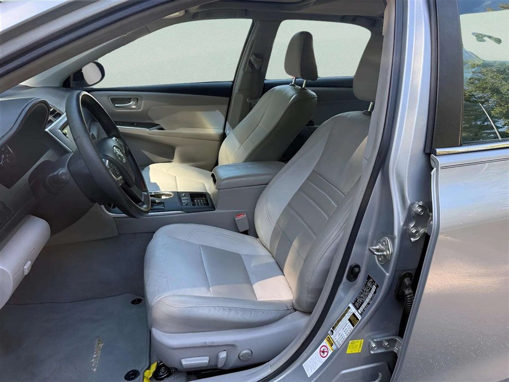 Used 2015 Toyota Camry XLE w/ Moonroof Package FWD image 9