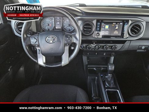 Used 2017 Toyota Tacoma TRD Off-Road w/ Tow Package AWD/4WD image 12