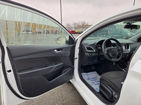 Used 2022 Hyundai Accent SEL image 12