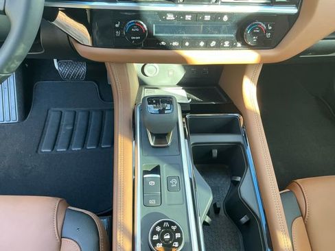 New 2025 Nissan Pathfinder Platinum w/ Cargo Package image 12