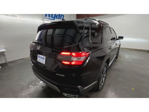 Used 2023 Honda Pilot Touring image 8