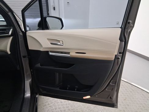 Used 2021 Toyota Sienna Limited image 30