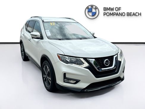 Used 2017 Nissan Rogue SL image 1