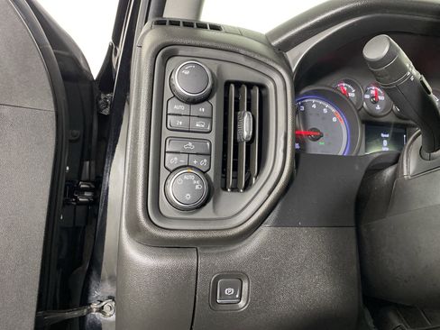 Used 2019 Chevrolet Silverado 1500 Custom w/ Custom Convenience Package image 19