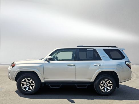 Used 2022 Toyota 4Runner TRD Off-Road AWD/4WD image 2