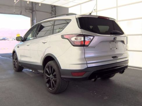 Used 2018 Ford Escape SE w/ SE Sport Appearance Package AWD/4WD image 4