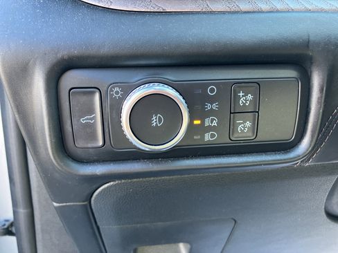 Used 2020 Ford Explorer Platinum w/ Premium Technology Package image 34