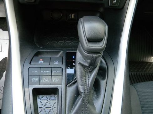 Used 2023 Toyota RAV4 LE AWD/4WD image 16