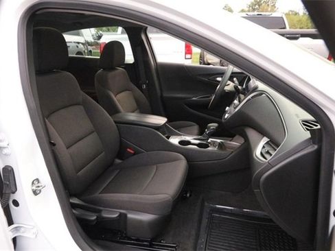 Used 2024 Chevrolet Malibu LT image 24