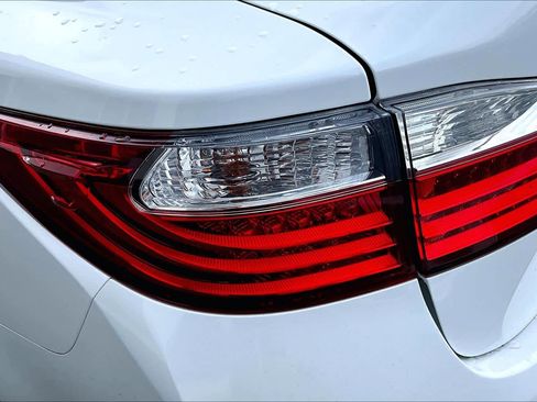 Used 2010 Buick Enclave CXL image 28