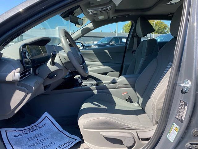 Used 2024 Hyundai Elantra SEL w/ Convenience Package FWD image 13