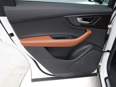 Used 2023 Audi Q7 2.0T Premium w/ Convenience Package AWD/4WD image 44