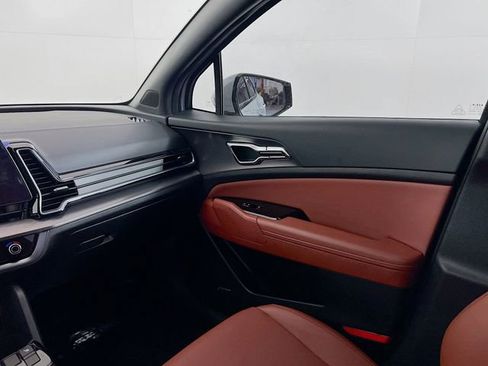 Used 2025 Kia Sportage SX image 22