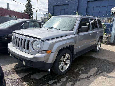 Used 2015 Jeep Patriot Latitude FWD image 2