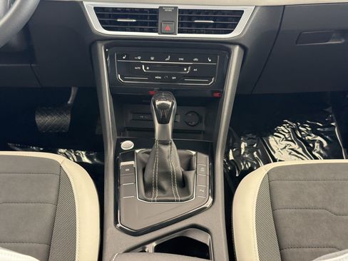 New 2026 Volkswagen Taos SE FWD image 18