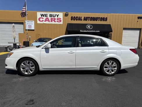 Used 2010 Toyota Avalon XLS image 2