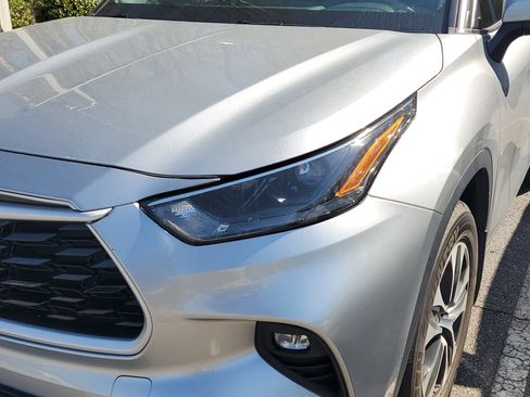 Used 2024 Toyota Highlander XLE image 4