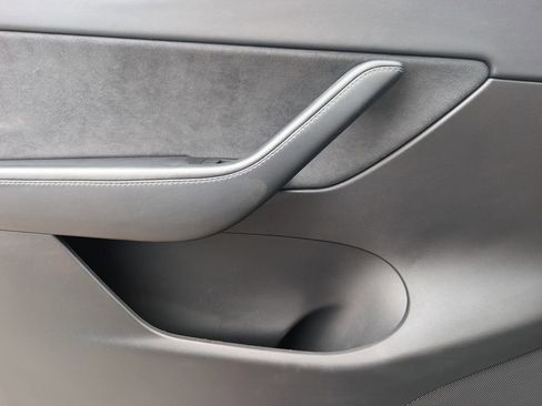 Used 2021 Tesla Model Y Long Range AWD/4WD image 17