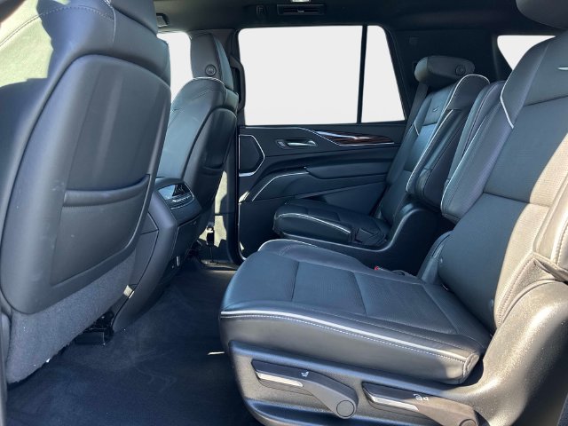 Used 2023 Cadillac Escalade Premium Luxury AWD/4WD image 13