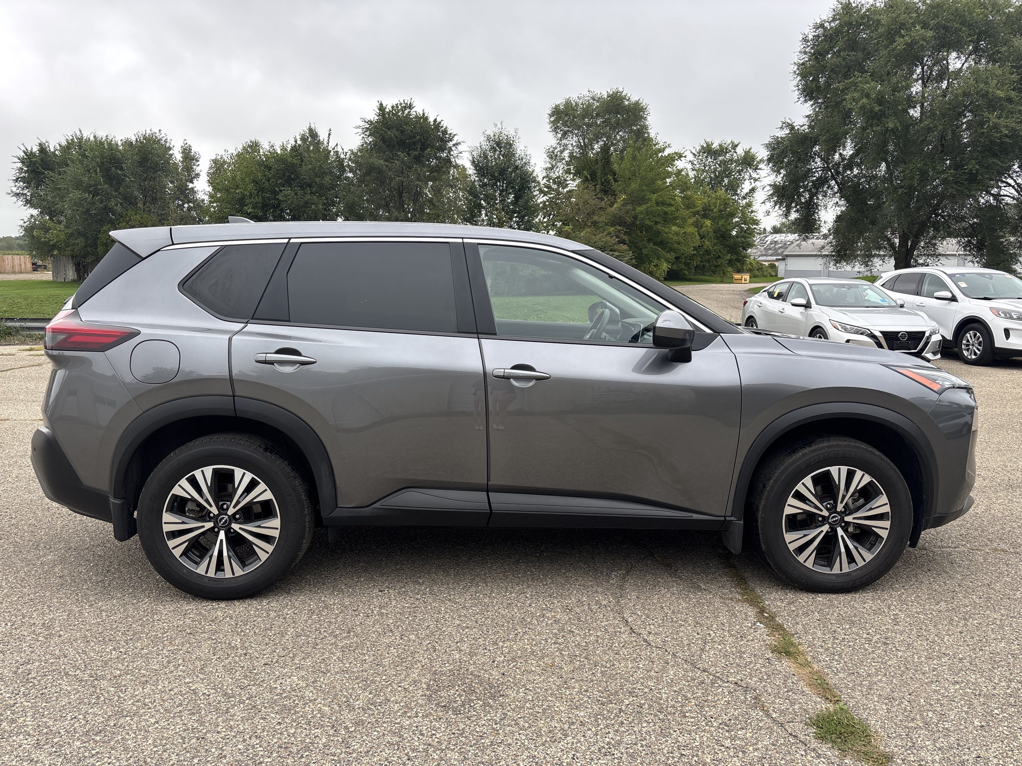 Used 2023 Nissan Rogue SV AWD/4WD image 2