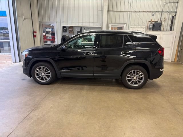 Used 2024 GMC Terrain SLT AWD/4WD image 8