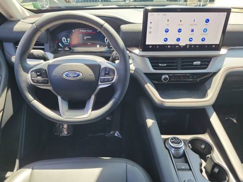 Used 2026 Ford Explorer Active w/ Active Comfort Package RWD image 4