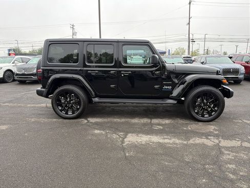 Used 2023 Jeep Wrangler Unlimited Sahara w/ Cold Weather Group AWD/4WD image 8