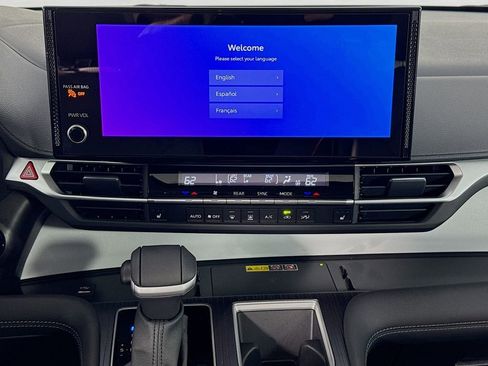 Used 2025 Toyota Sienna XLE w/ XLE Plus Package image 38