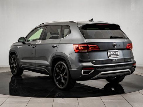 Used 2024 Volkswagen Taos SE image 11