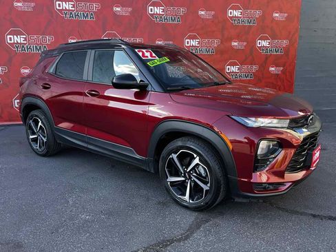 Used 2022 Chevrolet TrailBlazer RS w/ Sun and Liftgate Package FWD image 3