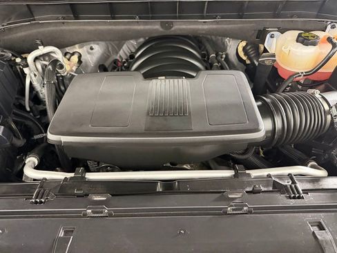 Used 2025 Chevrolet Suburban RST image 37