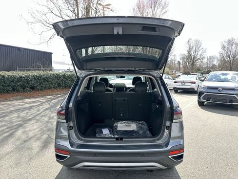 New 2026 Volkswagen Taos SE image 34