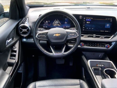 Used 2025 Chevrolet Equinox LT w/ Convenience Package II FWD image 5