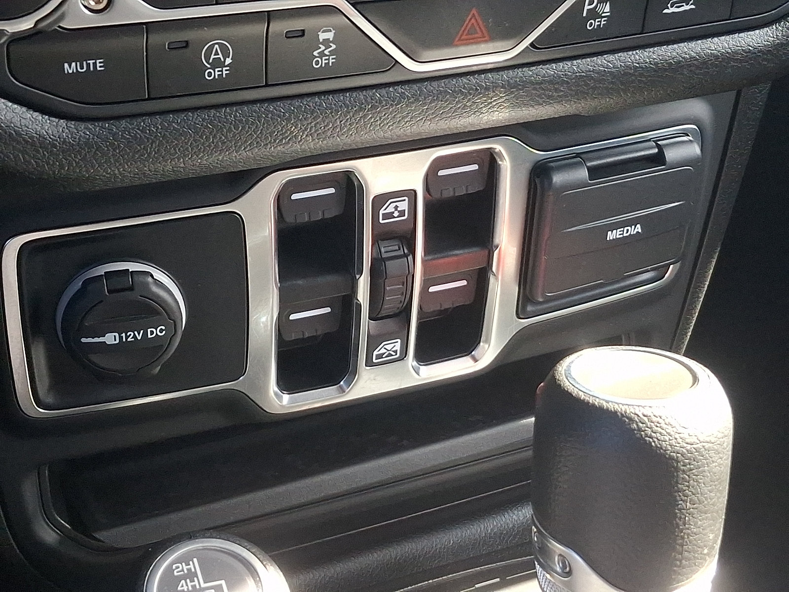 Used 2025 Jeep Gladiator Sport AWD/4WD image 25