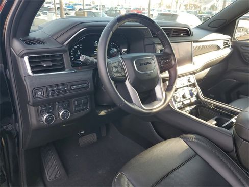Used 2024 GMC Yukon Denali w/ Advanced Technology Package image 20