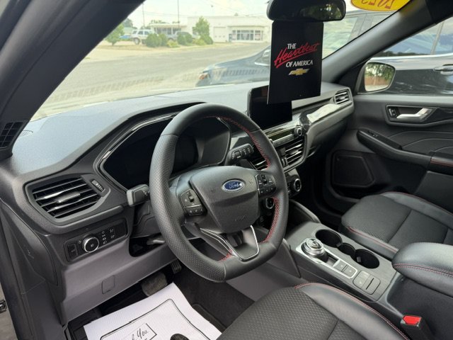 Used 2025 Ford Escape ST-Line Select w/ Class II Trailer Tow Package AWD/4WD image 9