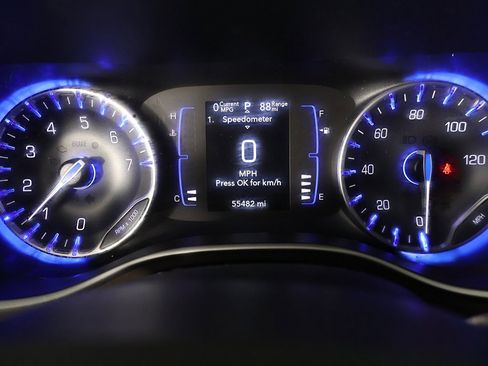 Used 2023 Chrysler Voyager LX image 31