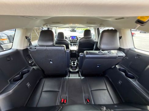 Used 2023 Toyota Highlander XLE image 30