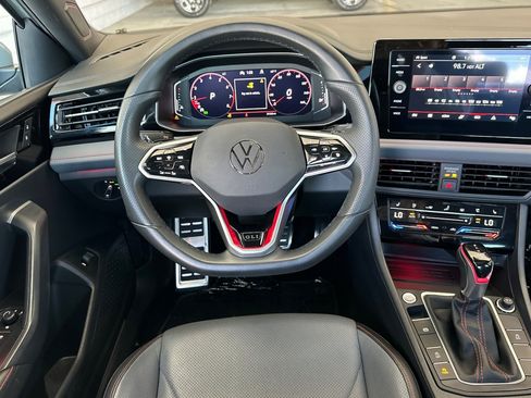 Used 2025 Volkswagen Jetta GLI Autobahn FWD image 13