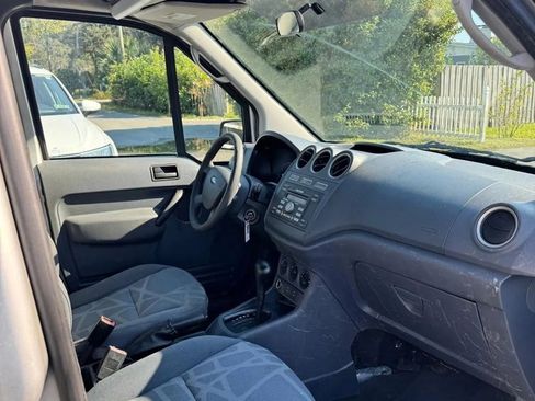 Used 2010 Ford Transit Connect XLT image 7